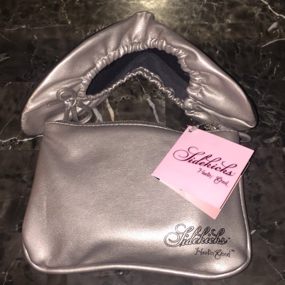 Sidekick Slippers with a Wristlet - NWT - Picture 6 of 7